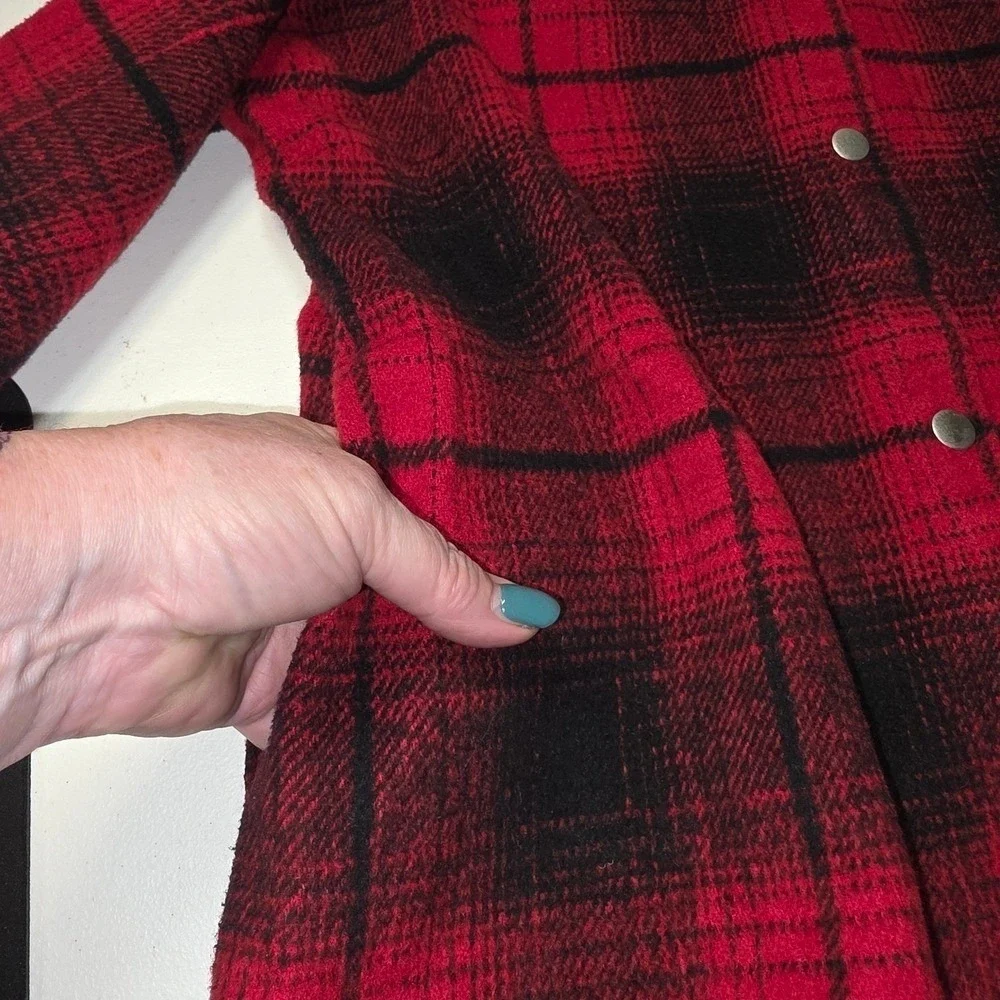 Steve Madden Sophia‎ Shacket Small Red and Black Plaid Snap Front Wool Blend